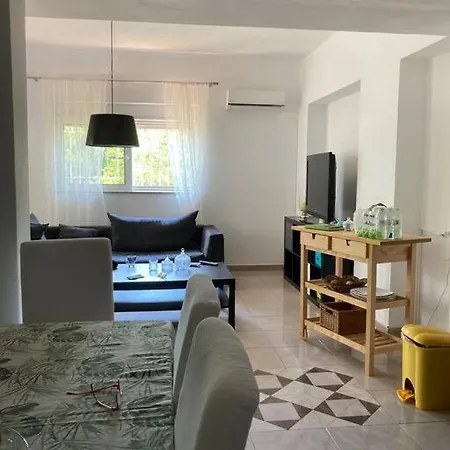 Appartement 3 Bedrooms Beautiful Comfortable In Rodos Town